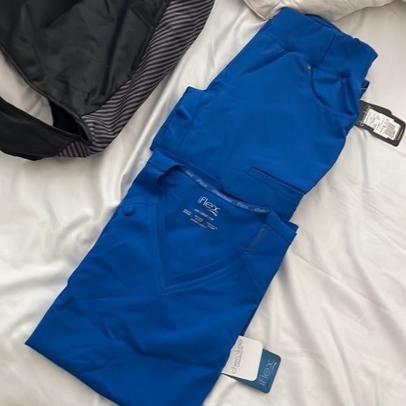 5 sets of scrubs - Picture 4 of 6